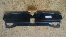 Mřížka mezi světla Peugeot 406 5/1995-5/1999 - 2