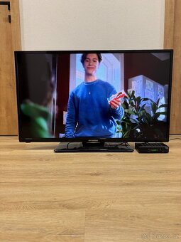 LED TV HYUNDAI 40” - 102cm - 2