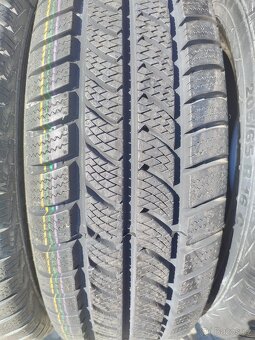 205/65/16C zimni pneu CONTINENTAL a FALKEN 205/65 R16C - 2
