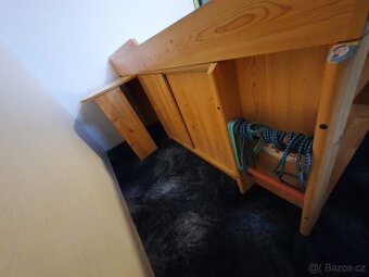 Vyvýšená postel s úložným prostorem a stolkem - 2