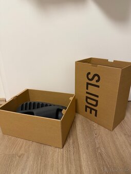 Yeezy Slide - Velikost 43 - 2