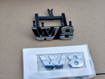 Znak W8 vw Passat B5.5 - 2
