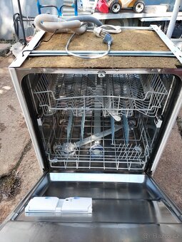 Prodám funkční myčku značky Whirlpool o šíři 60 cm--DOVEZU-- - 2