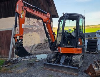 Prodám bagr Hitachi ZX26U-6, rok starý, hydraulický upínač - 2