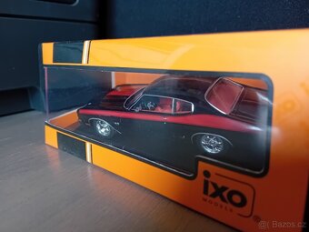 Škoda, BMW, Chevrolet, Volha, VW, Ford a Jaguar 1:43 IXO - 2