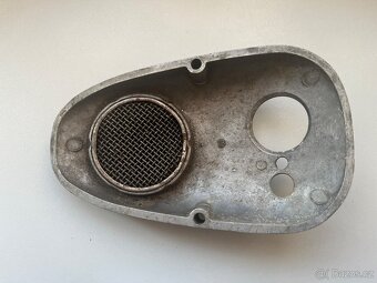Prodám kryt karburátoru na ČZ 150 C. - 2