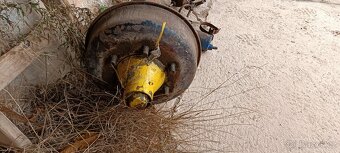 Bržděná náprava šest šroubů - 2