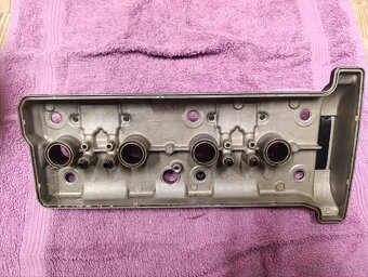 Yamaha R1 víko ventilů - 2