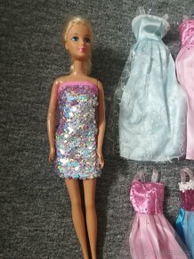 Panenka typu Barbie s garderobou - 2