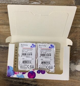 Kontaktní čočky Biofinity toric - 6,5 dioptrií - 2