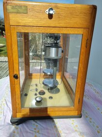 Staré laboratorní váhy Meopta - 2