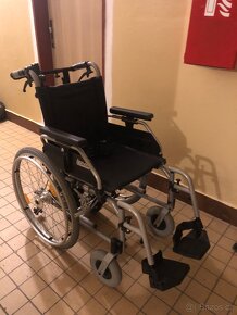 Nový invalidní vozík s motorem - 2