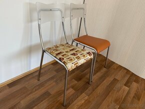 Dvě židle nerezové konstrukce, opěradlo z pískovaného plexi - 2