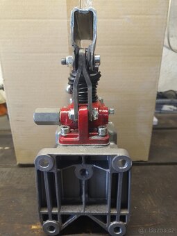 Dvoučinná hydraulická pumpa - 2