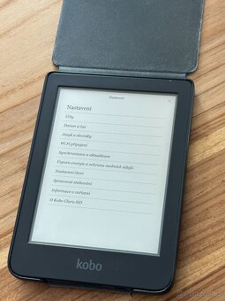 Čtečka knih KOBO CLARA HD 8GB WIFI N249 + obal - 2