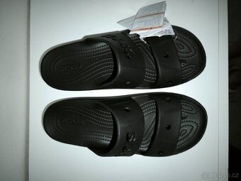 8 párů boty CROCS + JibBitz - 2