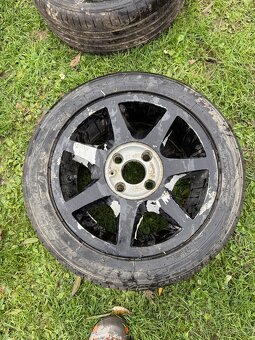 R15 - Ford Focus 1 - 2