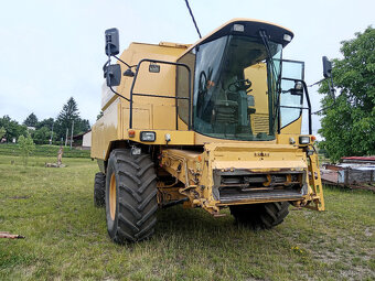 Sklízecí mlátička NH TX66 - 2