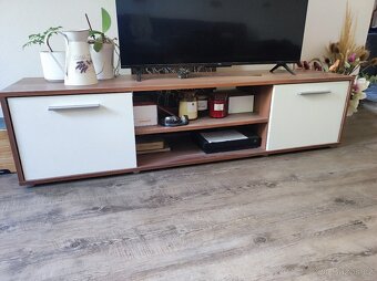Obývací stěna švestka/bílá - 2