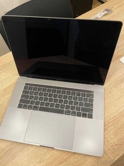MacBook Pro 15" 2018 /i7/16gb/Radeon X555 - 2