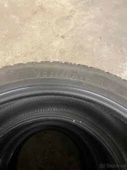 235/40/19 - 2