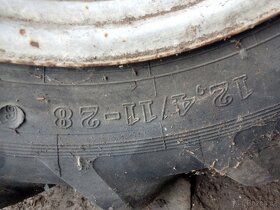 Kola na Zetor 12,4/11-28 - 2