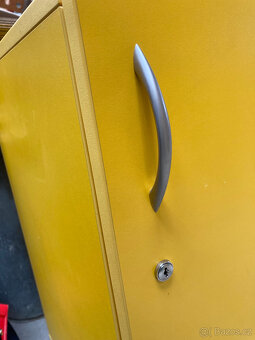 Skříňka TECHO se zámkem nízká na kolečkách 800 kč - 2