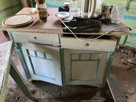 Starý nábytek z chalupy, kredenc, špajz, křesla, židle - 2