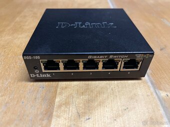 Switch D-Link DGS105 5 Port gigabit switch - 2