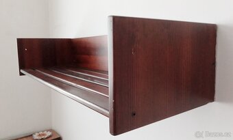 nástěnná polička 1990 - 2