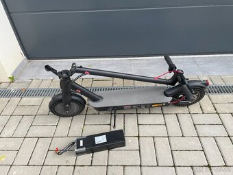 Prodám elektrokoloběžku Electric Scooter model E9MAX - 2