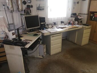 Kancelařský stůl - 2