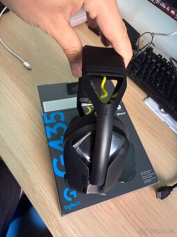 Herní bezdrátová sluchátka Logitech G435 LIGHTSPEED - 2