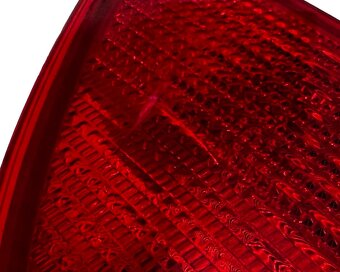 Pravé zadní vnější světlo Škoda Superb 2 sedan r.v. 2009 - 2