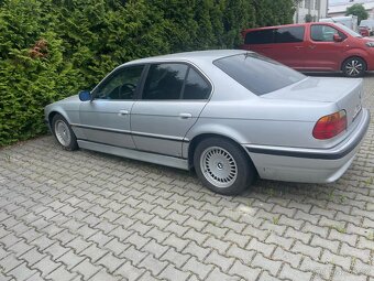 E38 V8 735i automat 1998 zajimavá výbava - 2