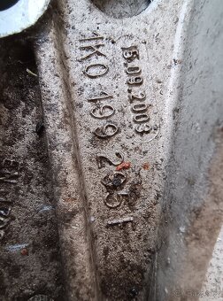 Škoda Octavia II konzole př. nápravy levá - 2