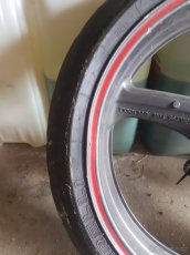 VTR1000F přední kolo - 2