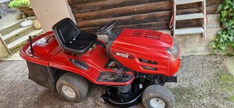 Zahradní traktůrek traktor MTD - 2