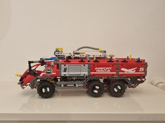 Lego technic - Letištní záchranné vozidlo - 42068 - 2