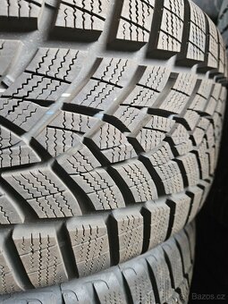 225/40R19 93W XL UltraGrip Performance  GOODYEAR - 2