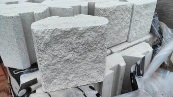 STAVOBLOCK Světle šedá hladká, bílá štípaná - 2