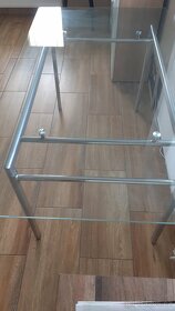 Skleněný jídelní stůl - 2