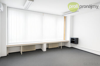 Pronájem přízemního obchodního prostoru 230 m² - 2