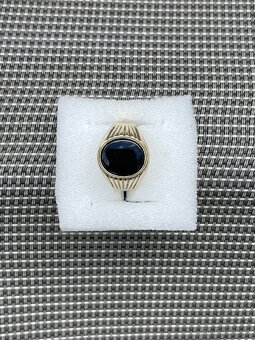 Zlatý prsten. 14karátů/585/1000- 5.6g - 2