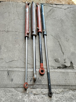 Prodám velké hydraulické pístnice - 2