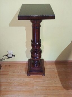 Dřevěný sloup na sochu nebo květinu. Tmavý ořech - 2