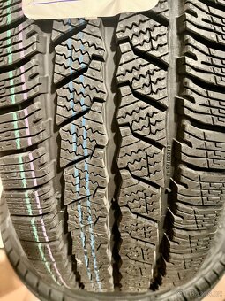 Zimní pneu Continental 215/65 R16 C 106/104 T - 2