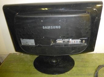 Full HD LED televize SAMSUNG 56cm, nemá DVBT2 - 2