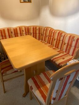 Lavice rohová, jídelní rozkládací stůl a 2 židle - 2