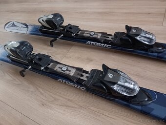 Lyže Atomic + hůlky - 2